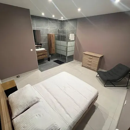 Belle Appartement Avec Parking Gratuit Blanzy Exterior photo
