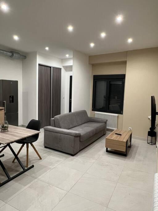 Belle Avec Parking Gratuit Apartment Blanzy