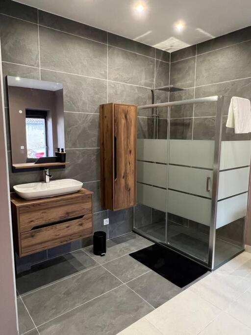 Apartment Belle Avec Parking Gratuit Blanzy